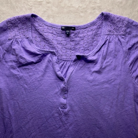 Gap Women's XL Purple Henley Blouse Eyelet Lace Yoke Short Sleeve Casual Top - Picture 2 of 11